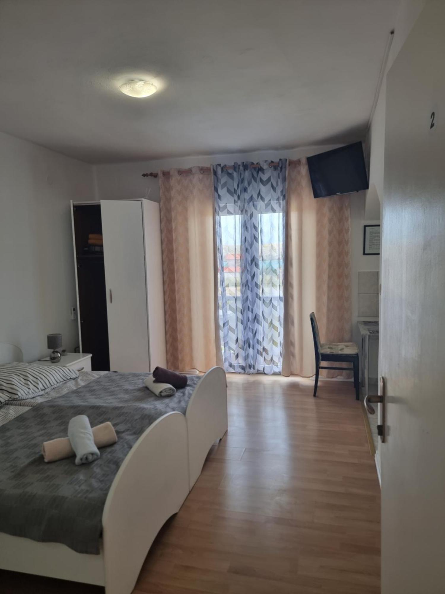 Apartmani Alen Dinjiška Buitenkant foto