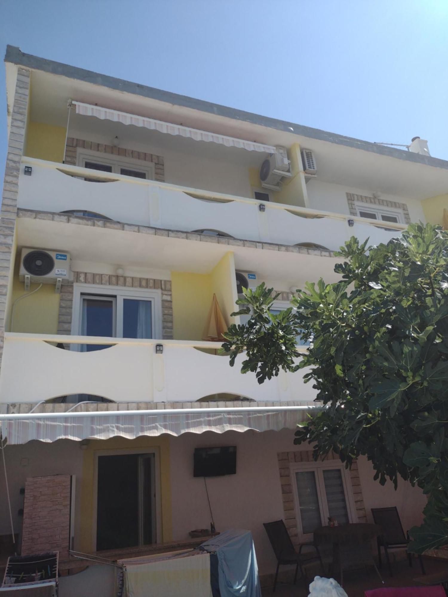 Apartmani Alen Dinjiška Buitenkant foto